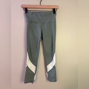 Women’s Athleta Colorblock Mesh Salutation Capri leggings size XS